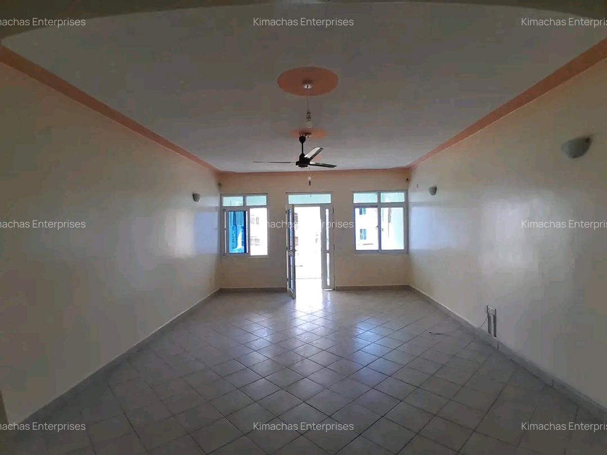 4 Bed Apartment with En Suite at Links Road - 2