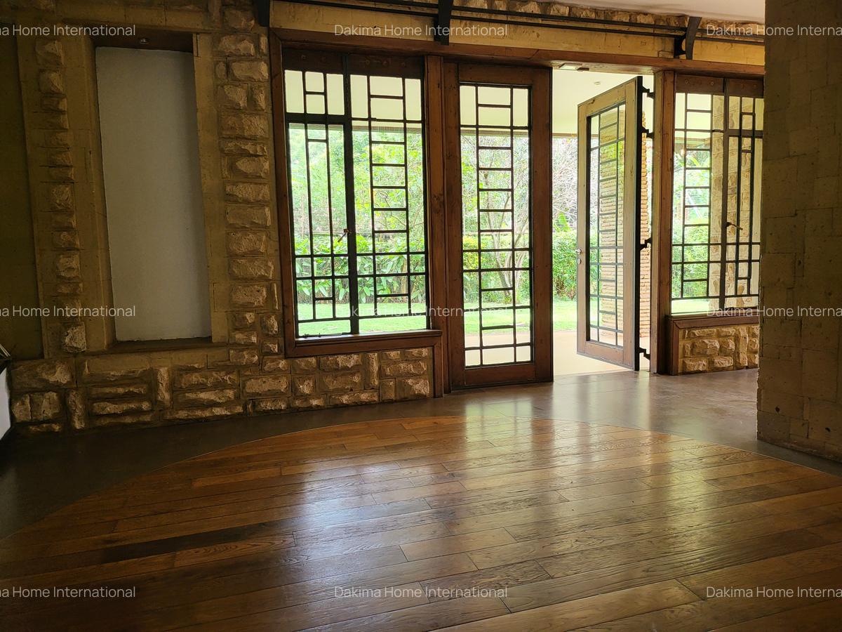 4 Bed Townhouse with En Suite in Lake View - 6