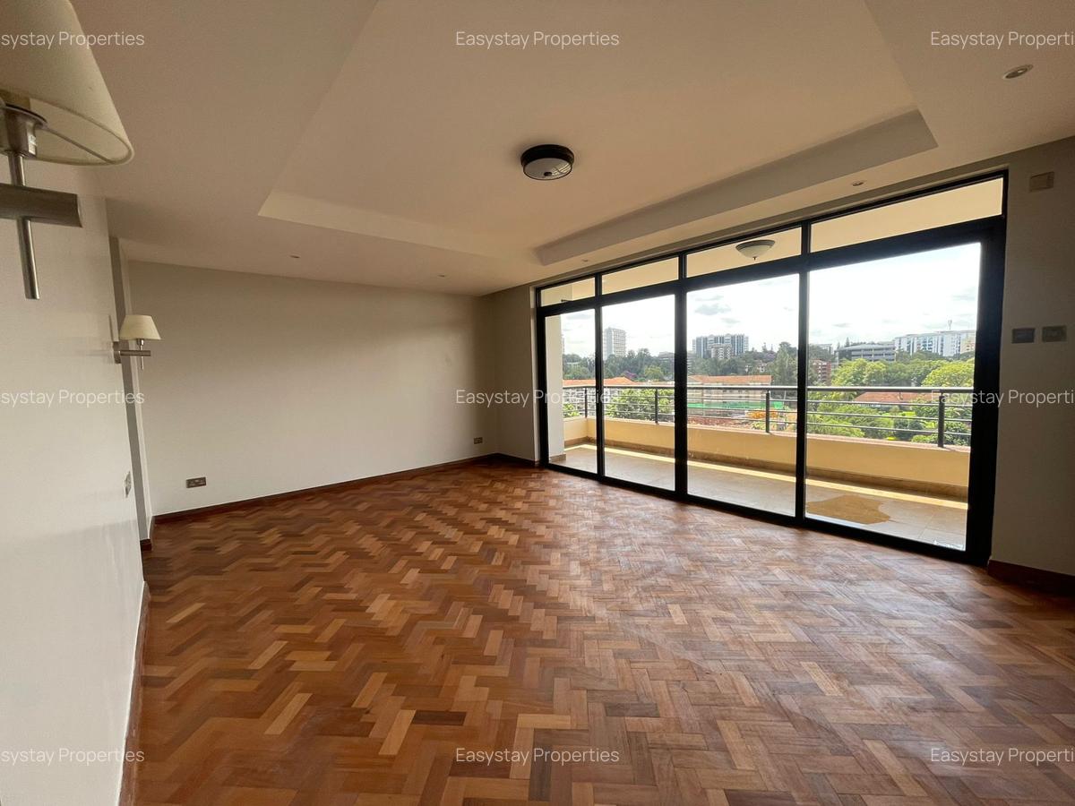 4 Bed Apartment with En Suite in Riverside - 9