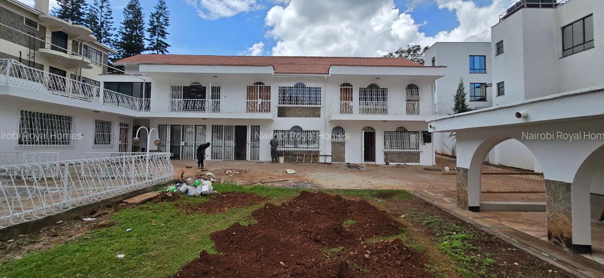 5 Bed House with En Suite at Lavington Green - 6