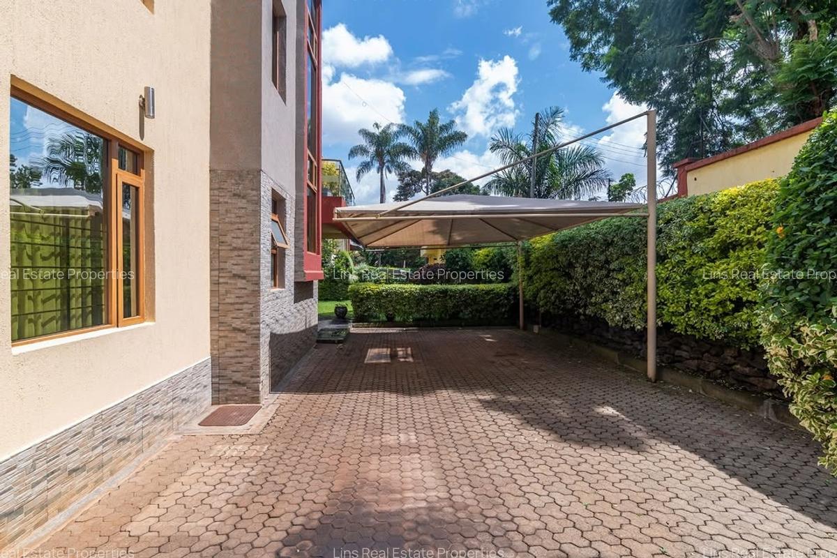 5 Bed Townhouse with En Suite in Lavington - 4