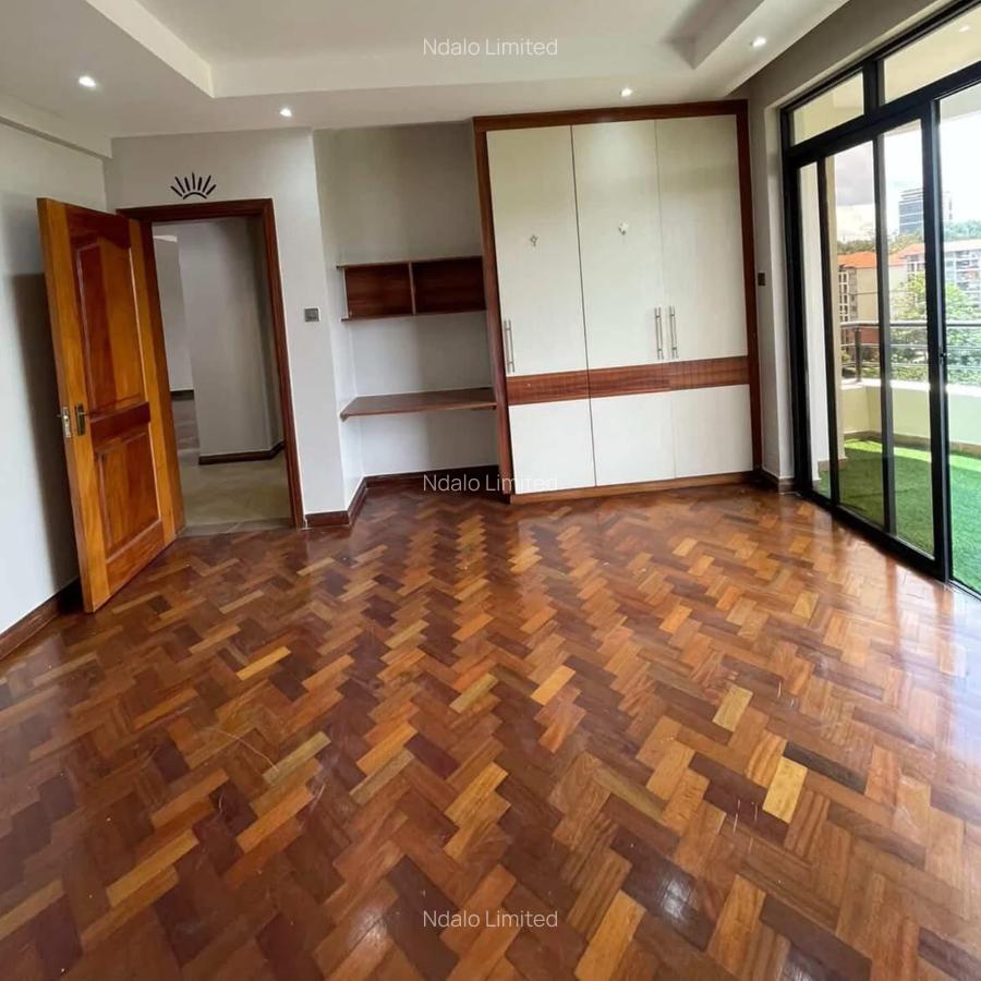 4 Bed Apartment with En Suite at Riverside - 9