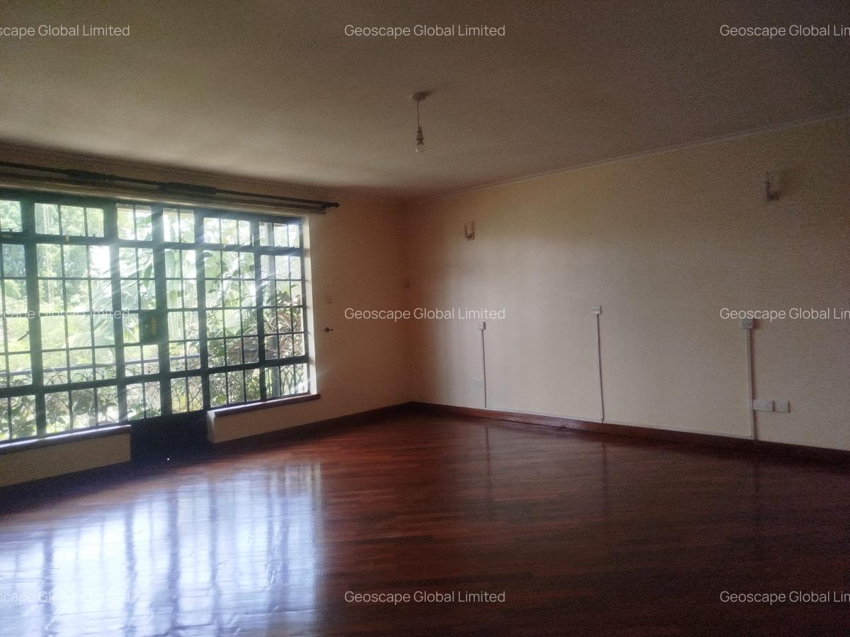 4 Bed House with En Suite in Lavington - 7