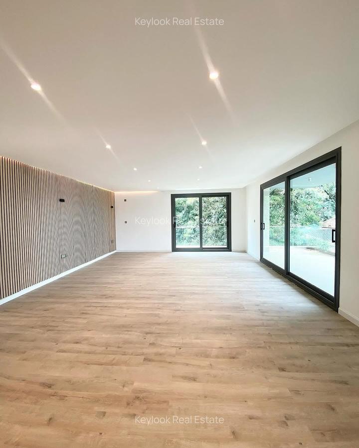 5 Bed Townhouse with En Suite at Lavington - 6