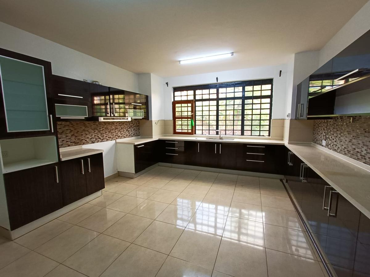 4 Bed Townhouse with En Suite in Kiambu Road - 12