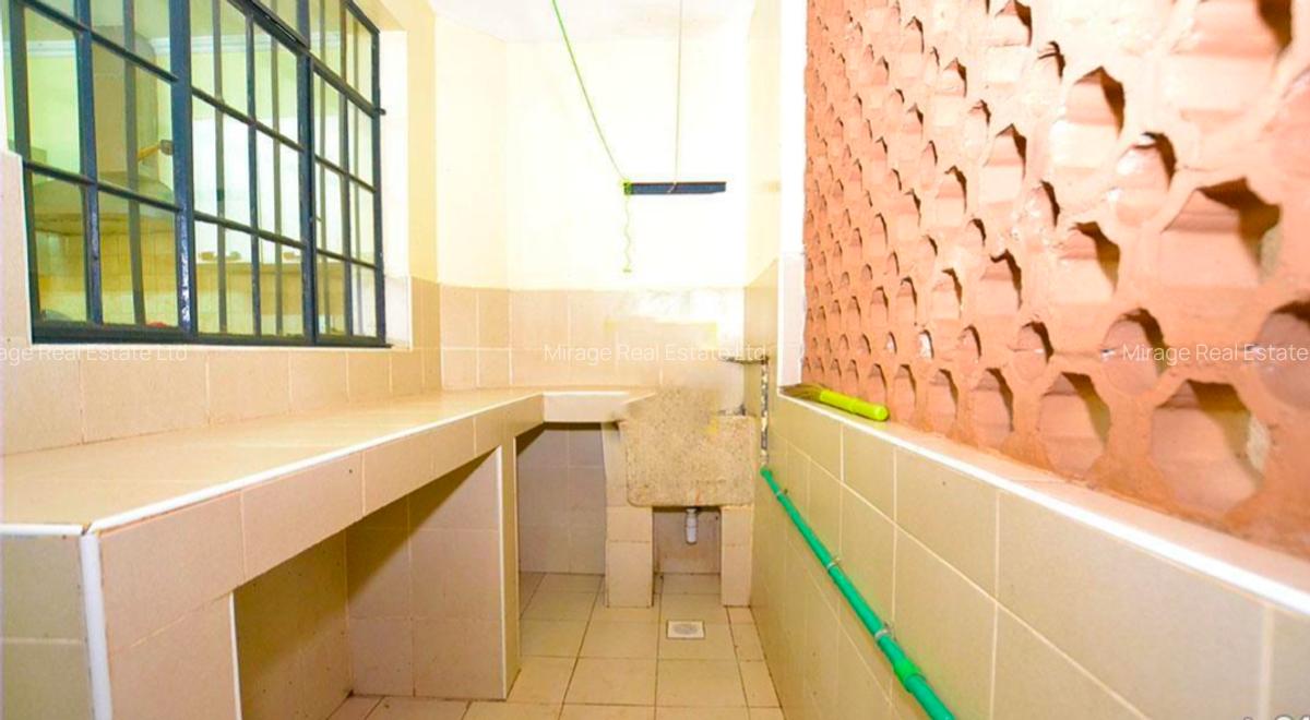 2 Bed Apartment with En Suite in Brookside - 6