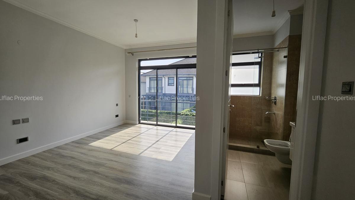 4 Bed Townhouse with En Suite at Five Star Paradise - 11