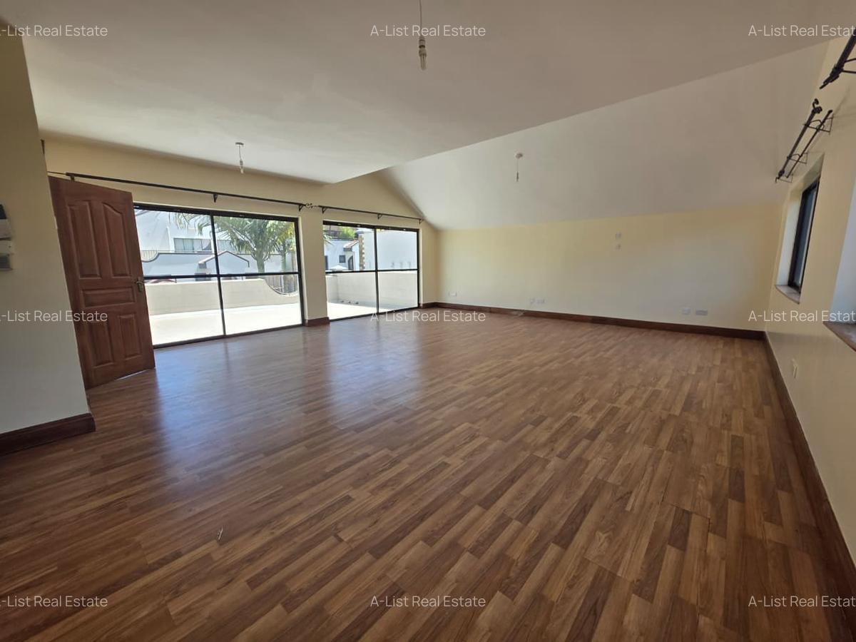 4 Bed Apartment with En Suite at Brookside - 4