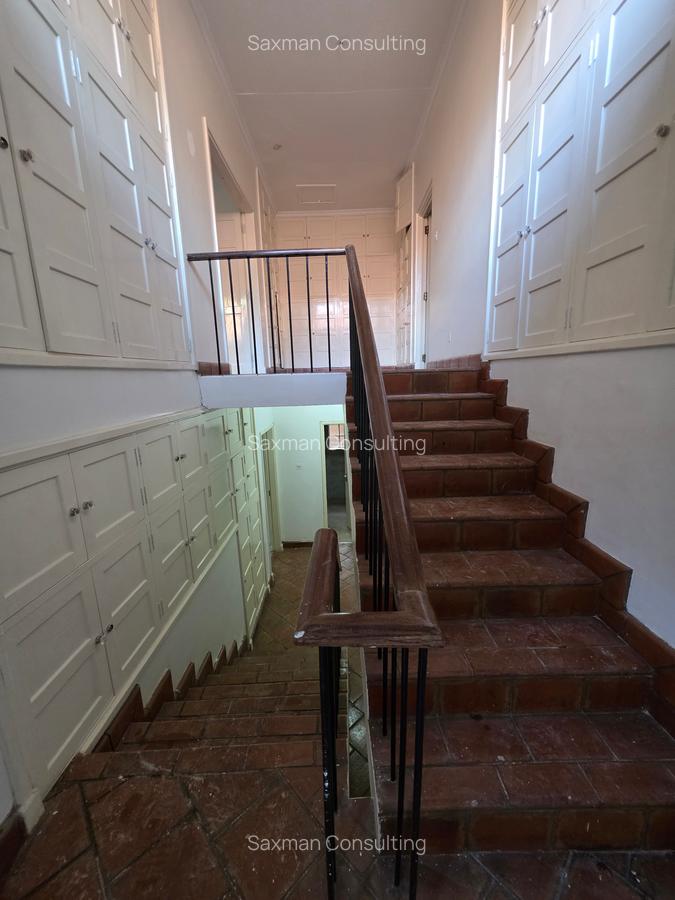 4 Bed House with En Suite in Lavington - 6