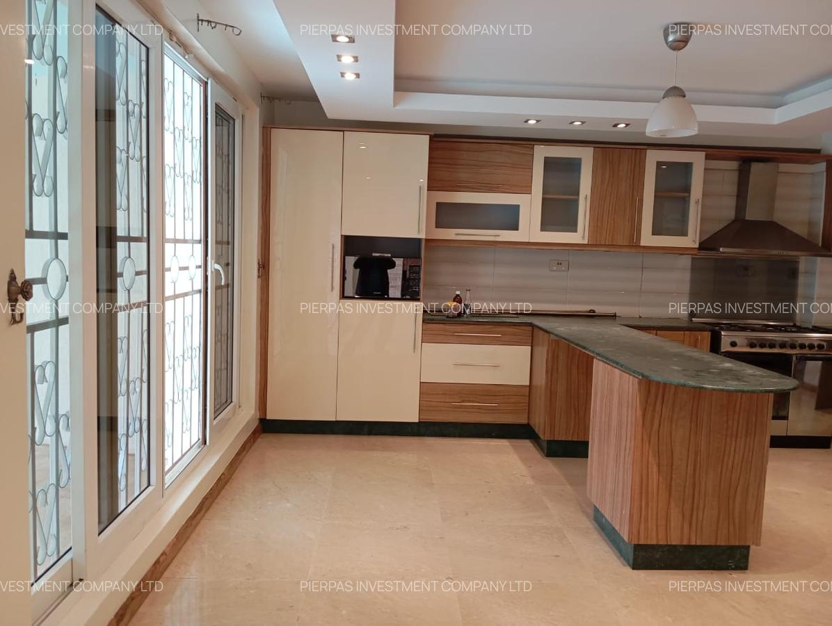 5 Bed Townhouse with En Suite in Lavington - 17