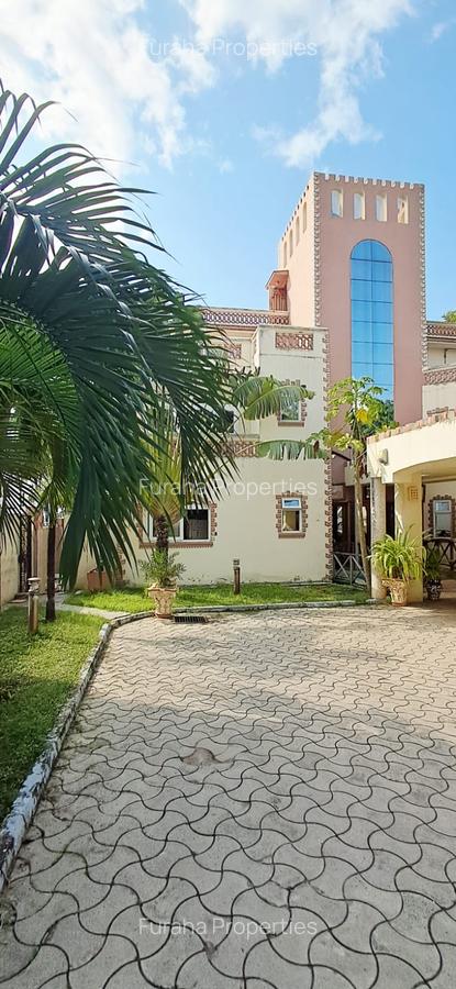 6 Bed House in Nyali Area - 1