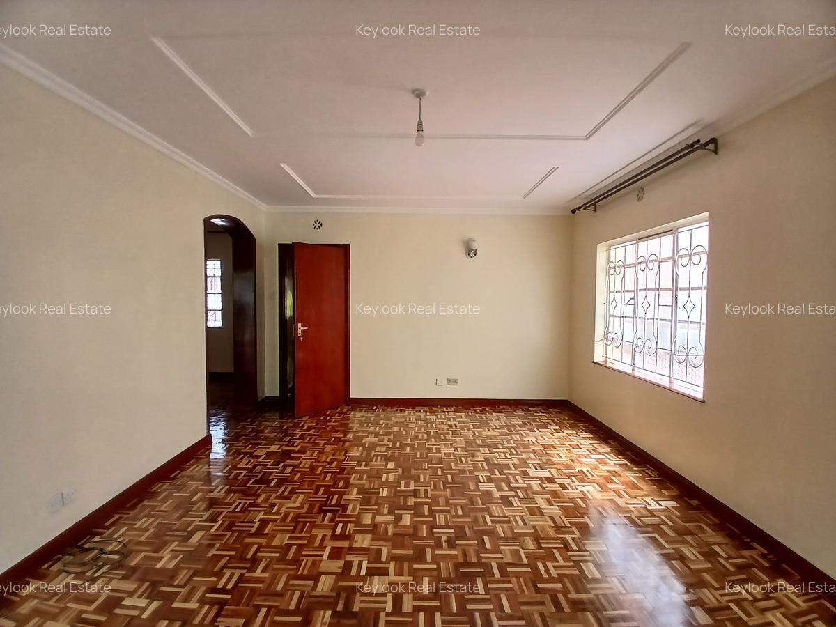 4 Bed Townhouse with En Suite at Lavington - 5