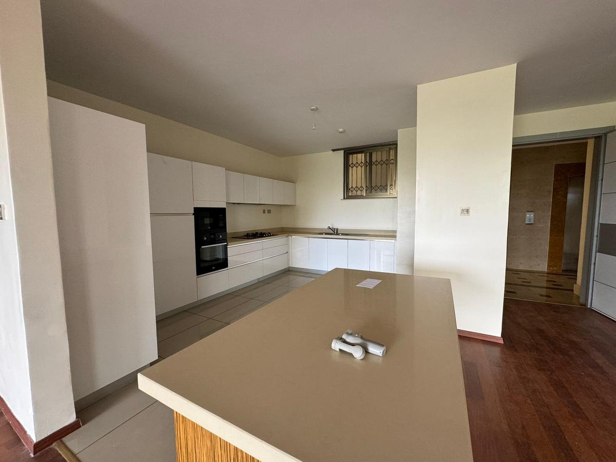 3 Bed Apartment with En Suite in Parklands - 16