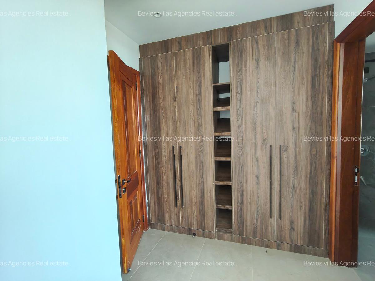 3 Bed Apartment with En Suite at Riverside - 9