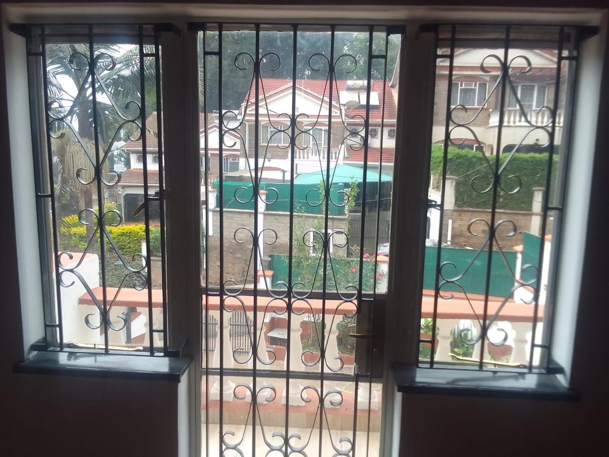 4 Bed Villa with En Suite in Brookside - 3