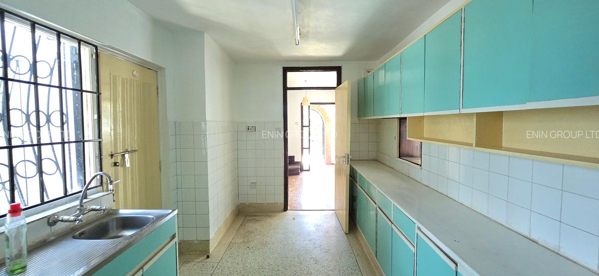 4 Bed Townhouse with En Suite at Oledume Road - 4