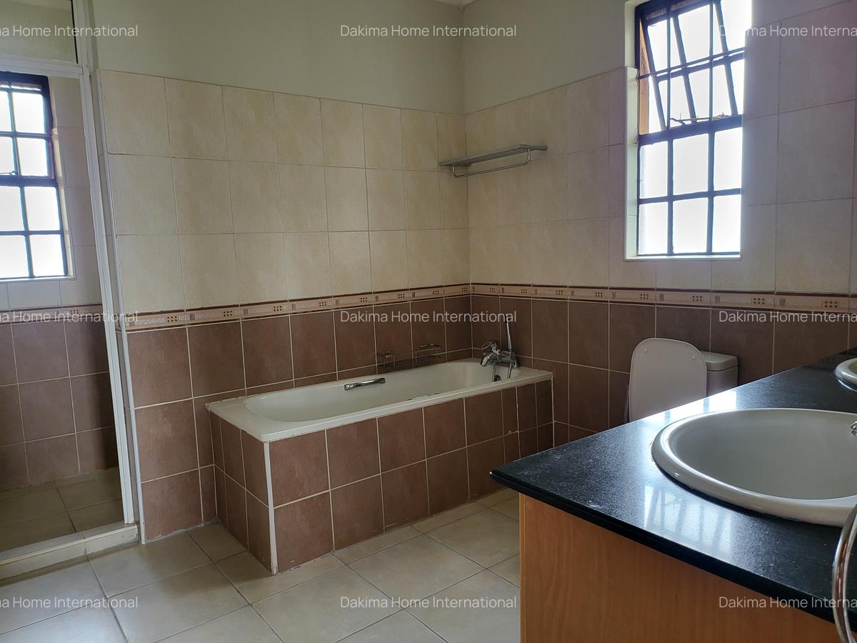 4 Bed Townhouse with En Suite in Runda - 12