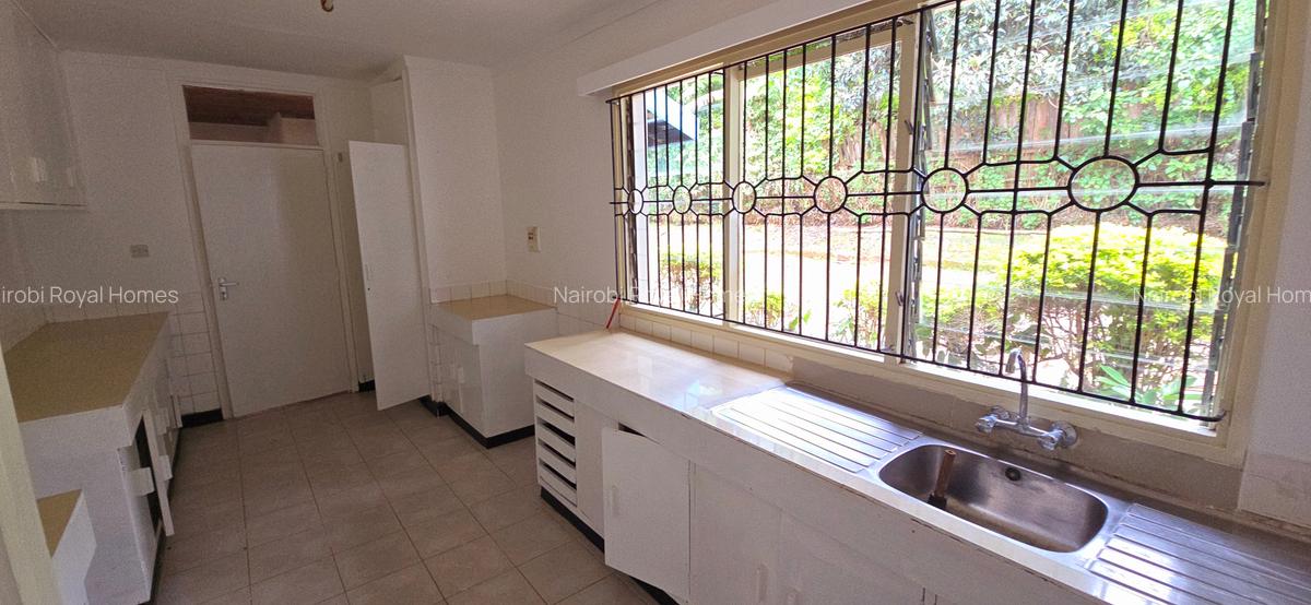 5 Bed Townhouse with En Suite at Lavington Green - 4