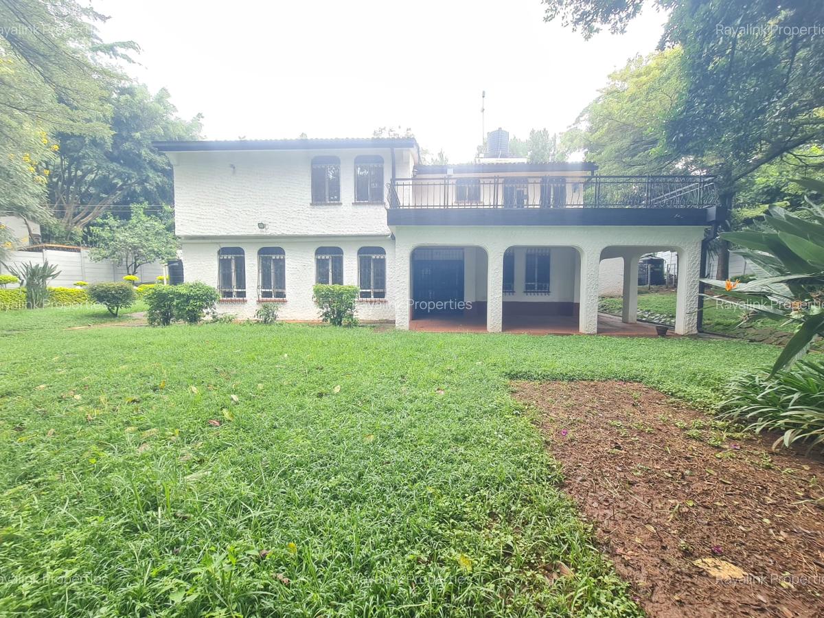 4 Bed House with En Suite at Hillview - 1