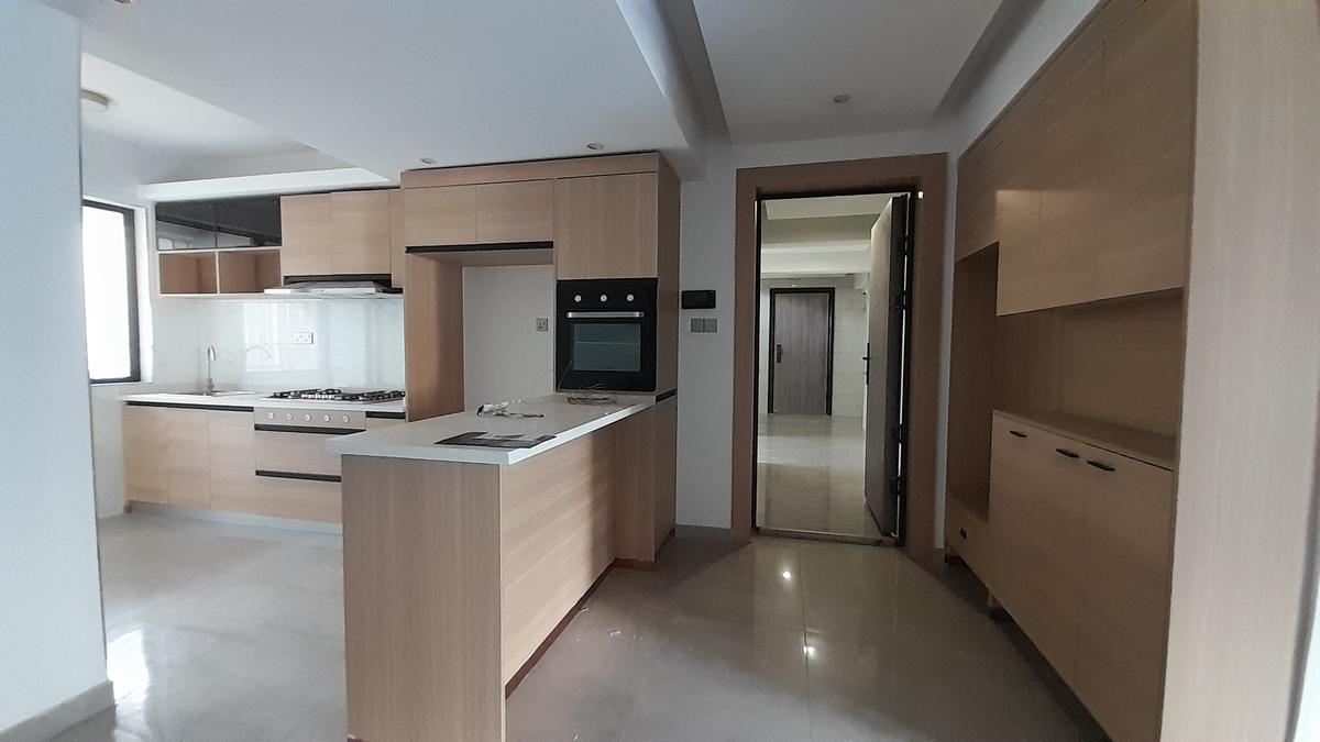 3 Bed Apartment with En Suite at Riverside Dr - 3