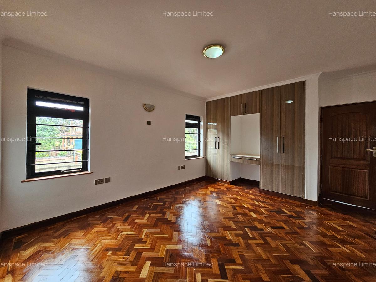 5 Bed Villa with En Suite in Runda - 7