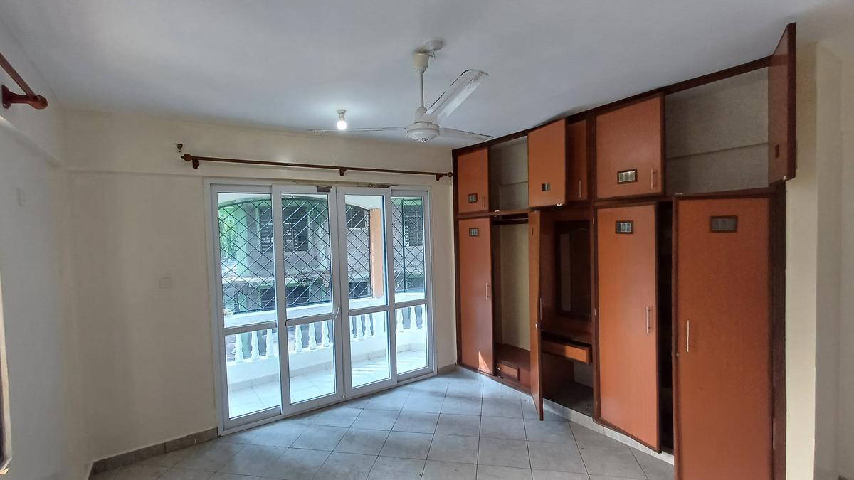 3 Bed Apartment with En Suite at Beach Road - 11