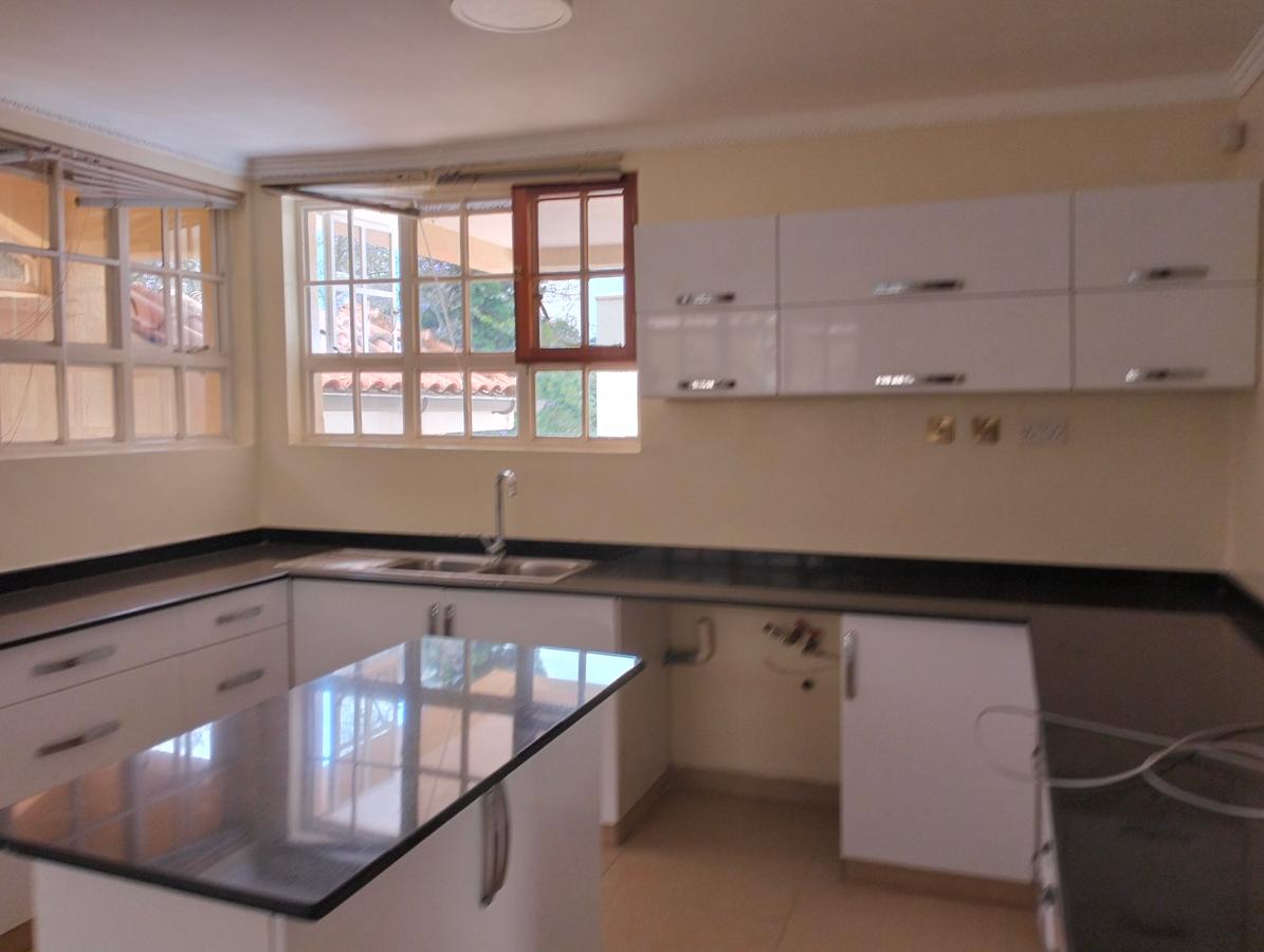 4 Bed Townhouse with En Suite in Kyuna - 13