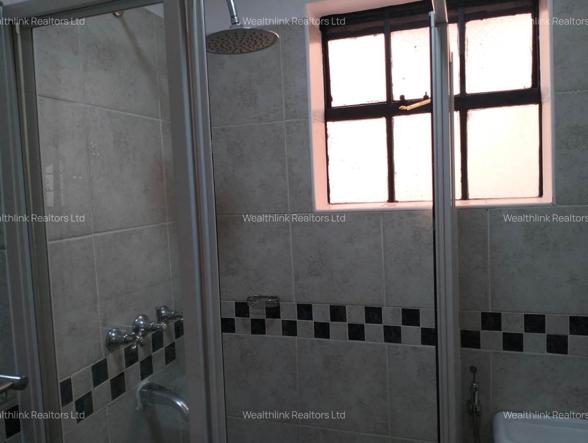 5 Bed Townhouse with En Suite at Lavington - 4