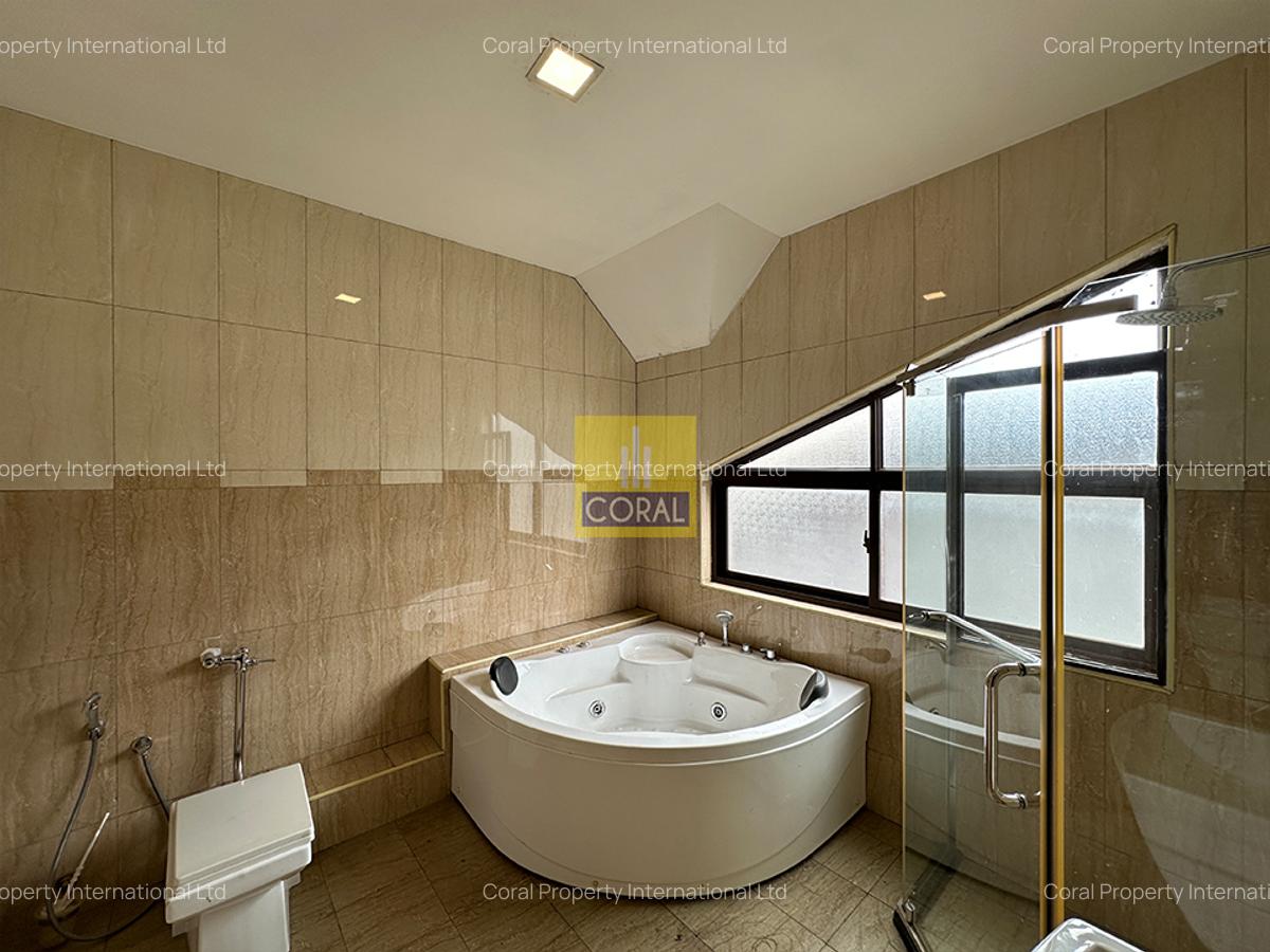 4 Bed Townhouse in Parklands - 17