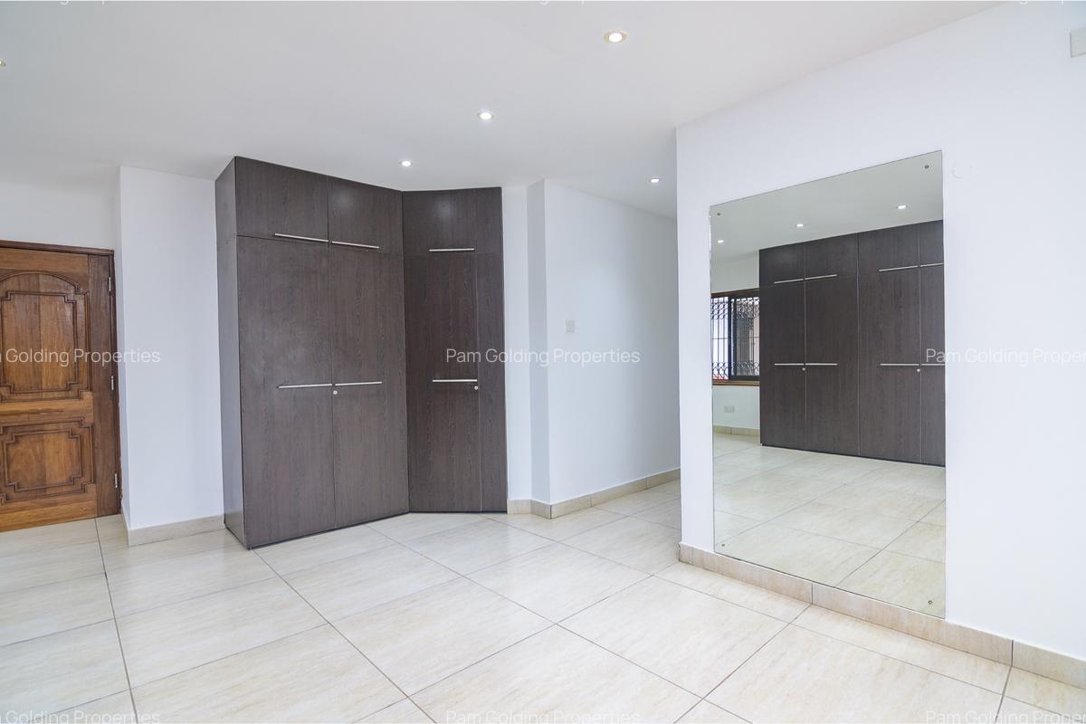 5 Bed House with En Suite in Nyali Area - 10