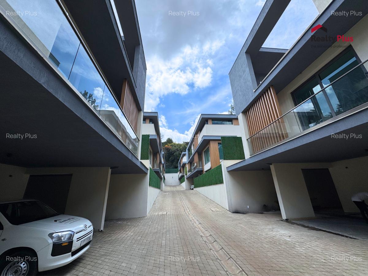 5 Bed Villa with En Suite in Lavington - 3