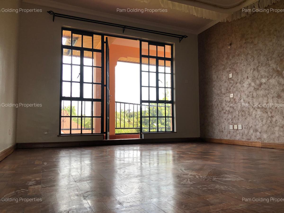 4 Bed House with En Suite in Runda - 18