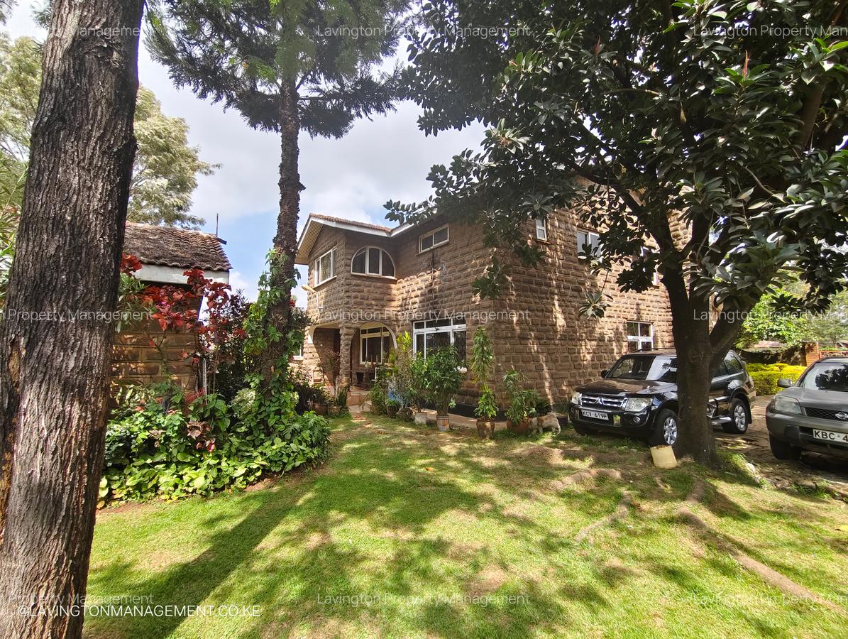 5 Bed House with En Suite at Lavington Green - 1