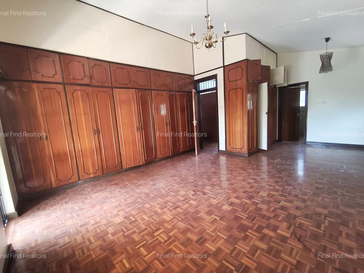 4 Bed House with Garden in Runda - 14