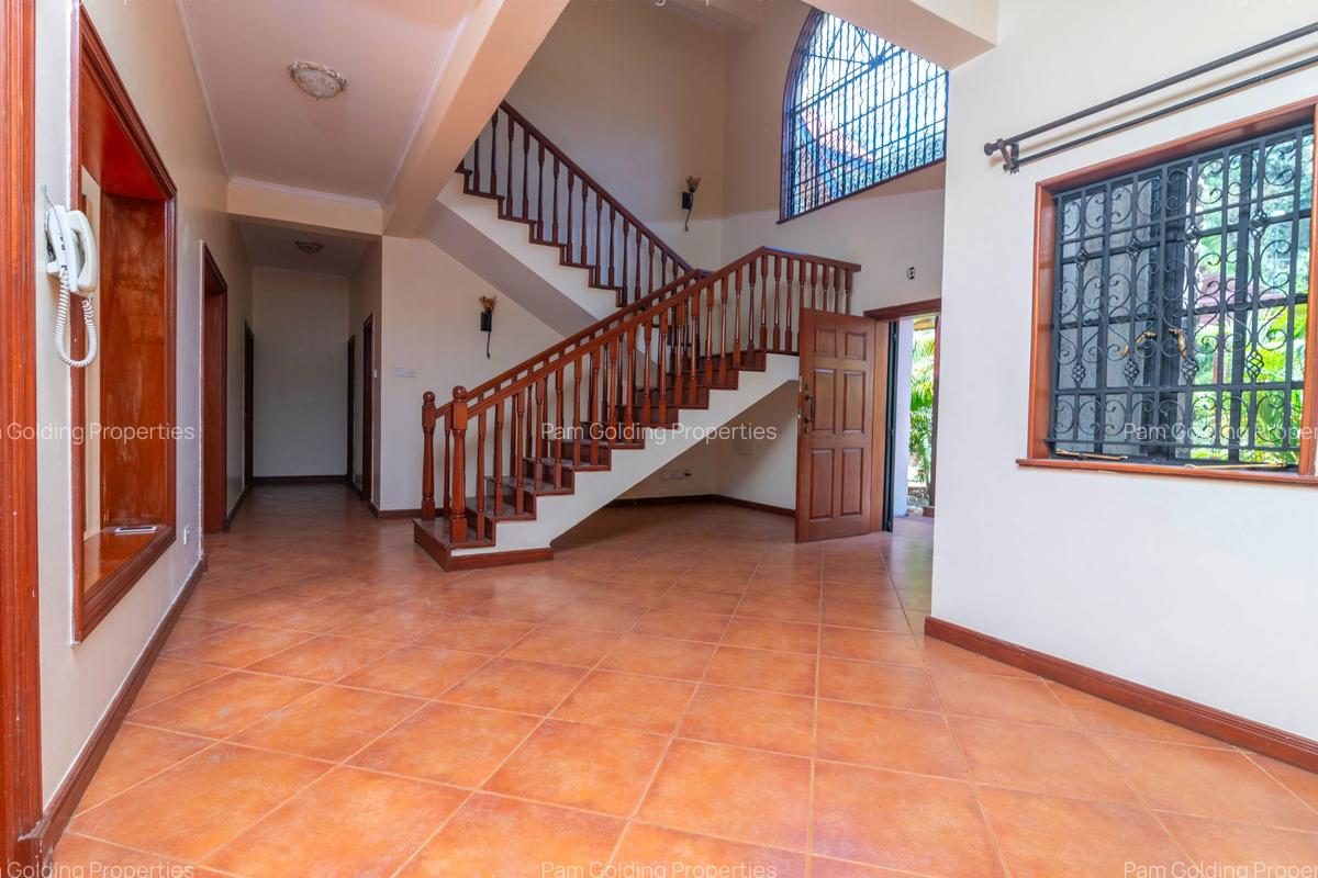 6 Bed House with En Suite in Karen - 15