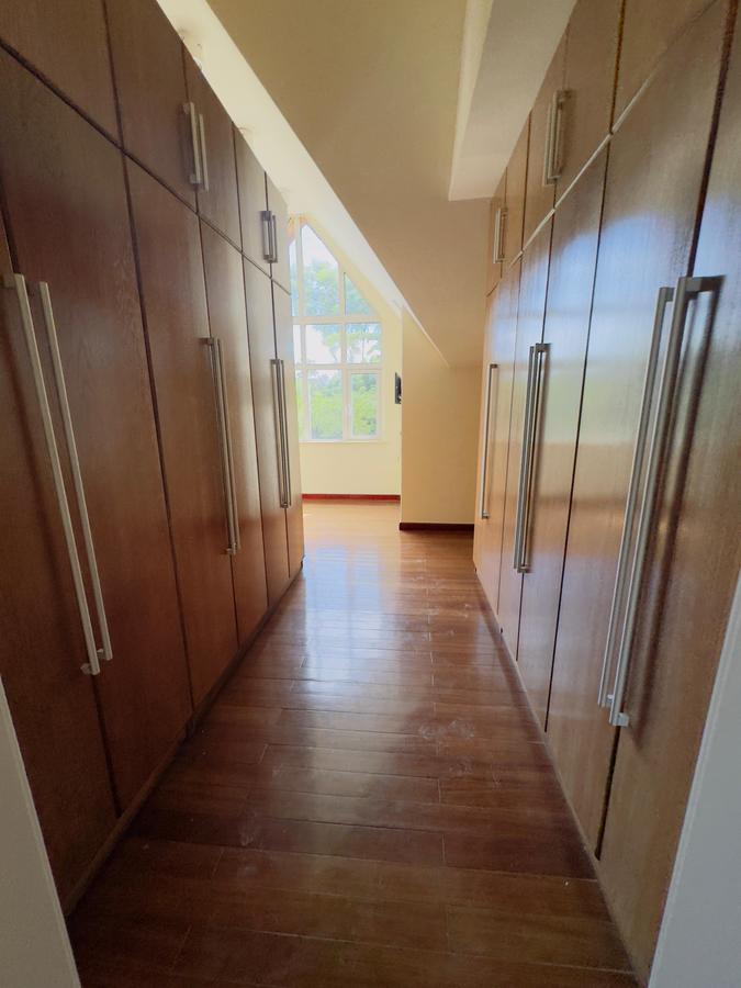 5 Bed House with En Suite at Mimosa Drive - 9