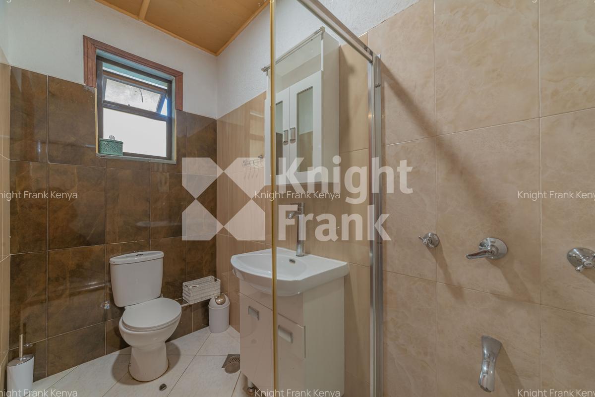 4 Bed Townhouse with En Suite in Hill View - 15