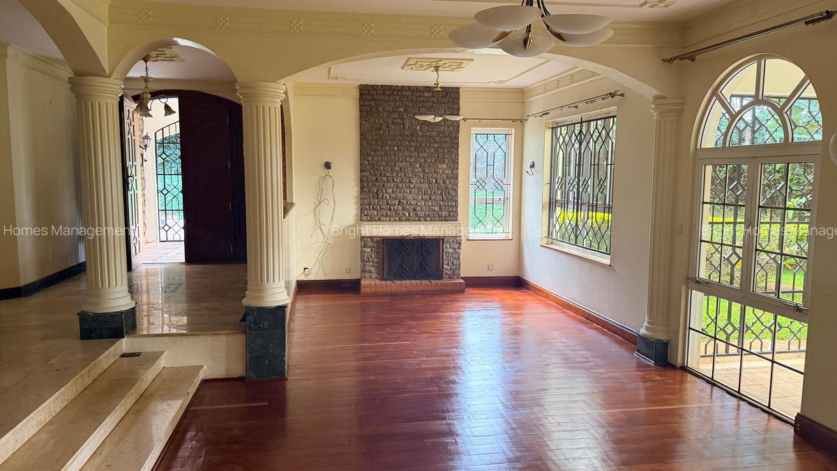 4 Bed Villa with En Suite in Lake View - 5