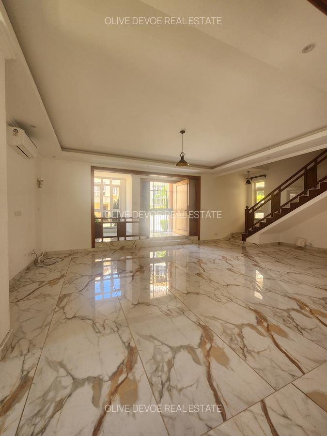 5 Bed Townhouse with En Suite in Lavington - 19