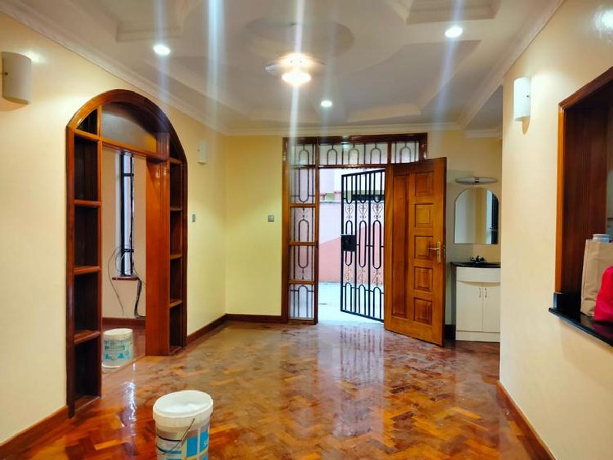 4 Bed Townhouse with En Suite at Lavington - 10