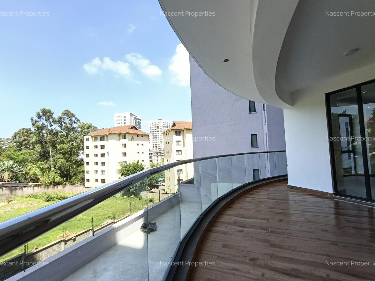 3 Bed Apartment with En Suite in Riverside - 10