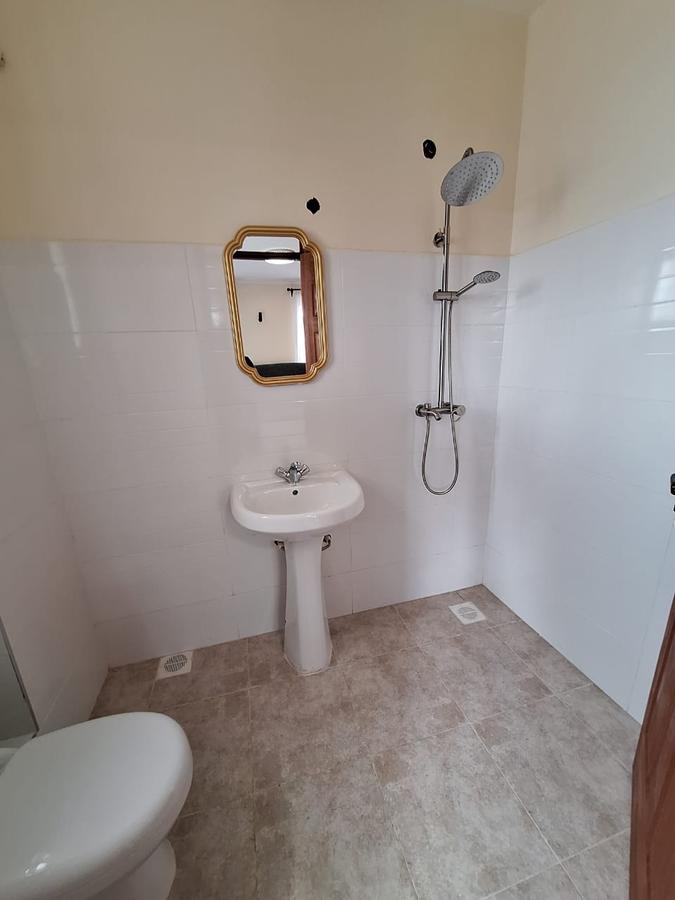 2 Bed Apartment with En Suite in Kamakis - 15