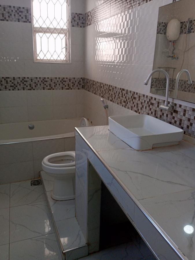 4 Bed House with En Suite at Bamburi - 8