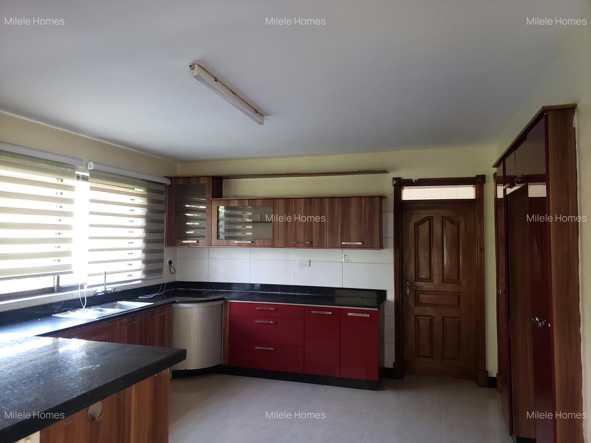 5 Bed Townhouse with En Suite at Grevillea Groove - 13