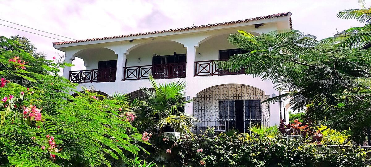 4 Bed House with En Suite at Kuruwitu Beach - 13