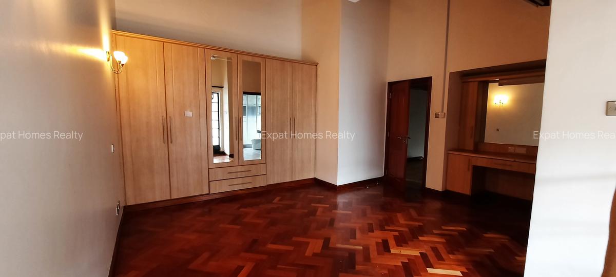 5 Bed Townhouse with En Suite in Lavington - 4