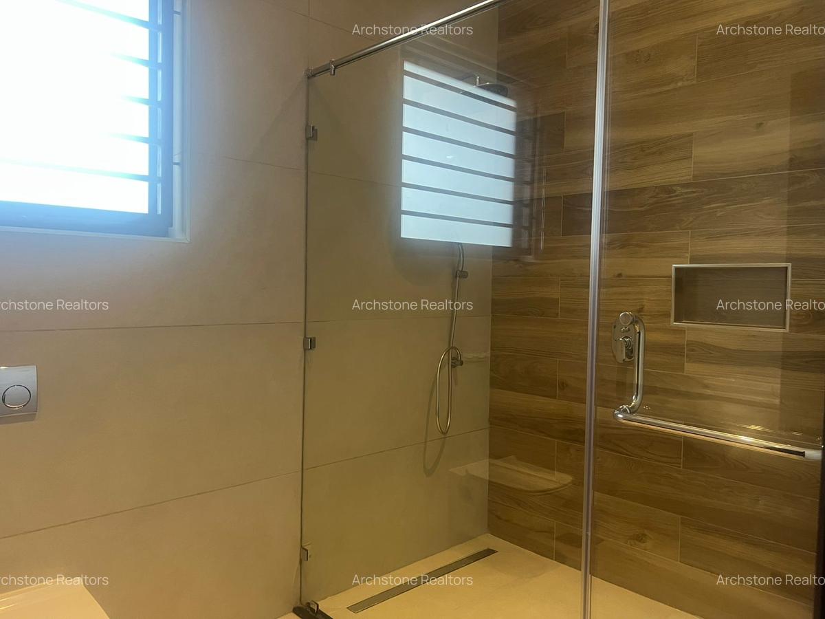 5 Bed House with En Suite in Runda - 7