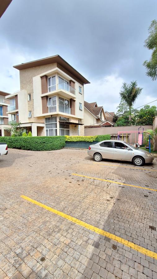 5 Bed Townhouse with En Suite at Lavington. - 1