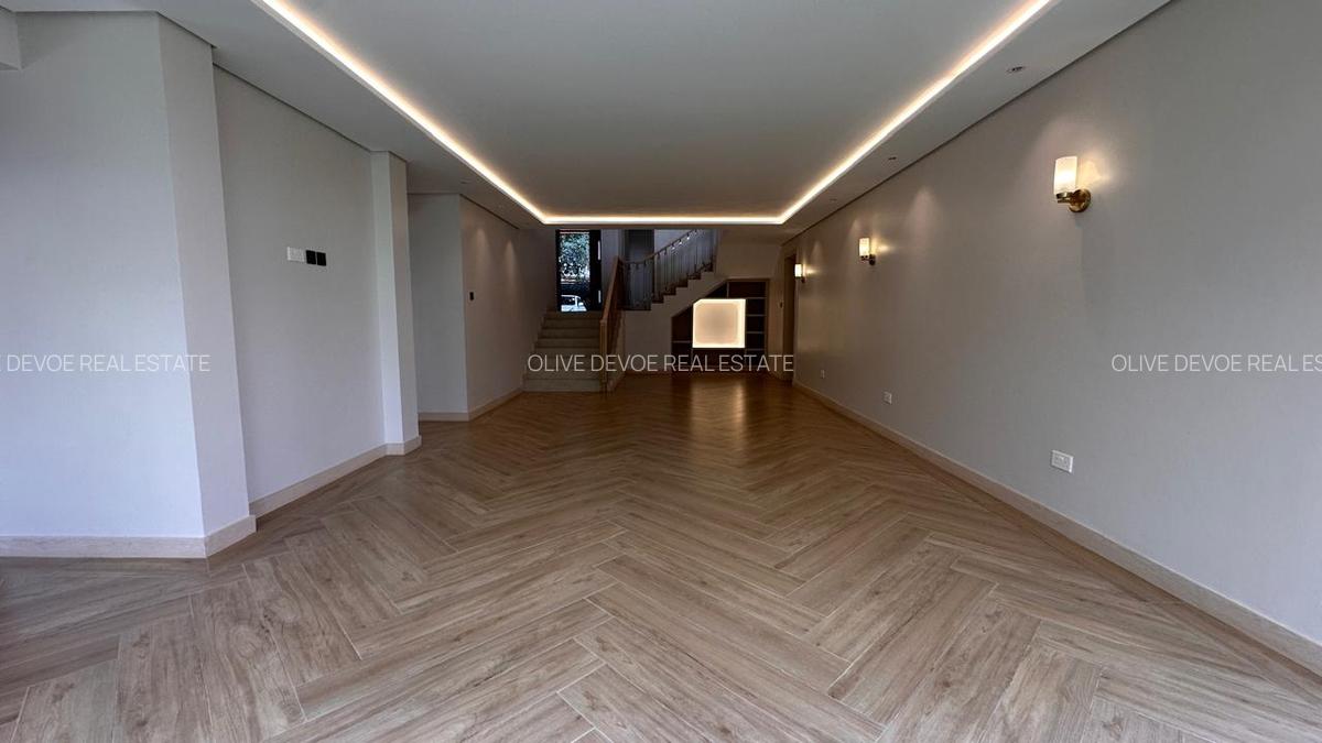 7 Bed Townhouse with En Suite in Lavington - 9