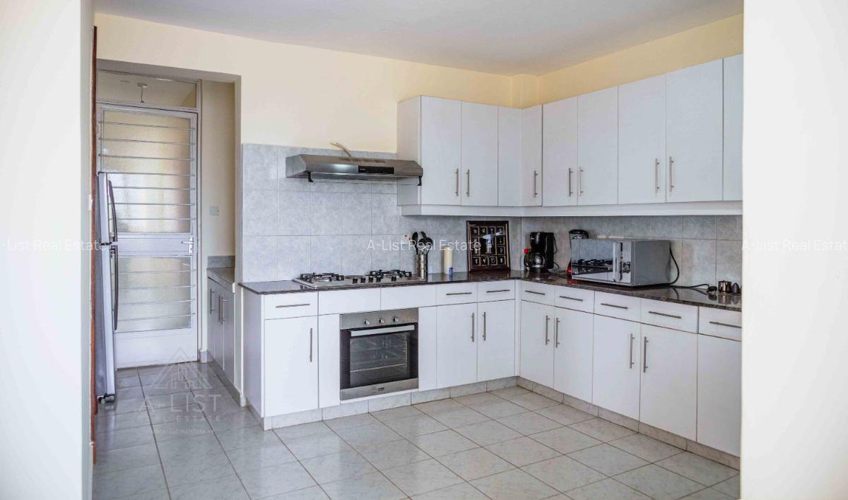 3 Bed Apartment with En Suite at Parklands - 3
